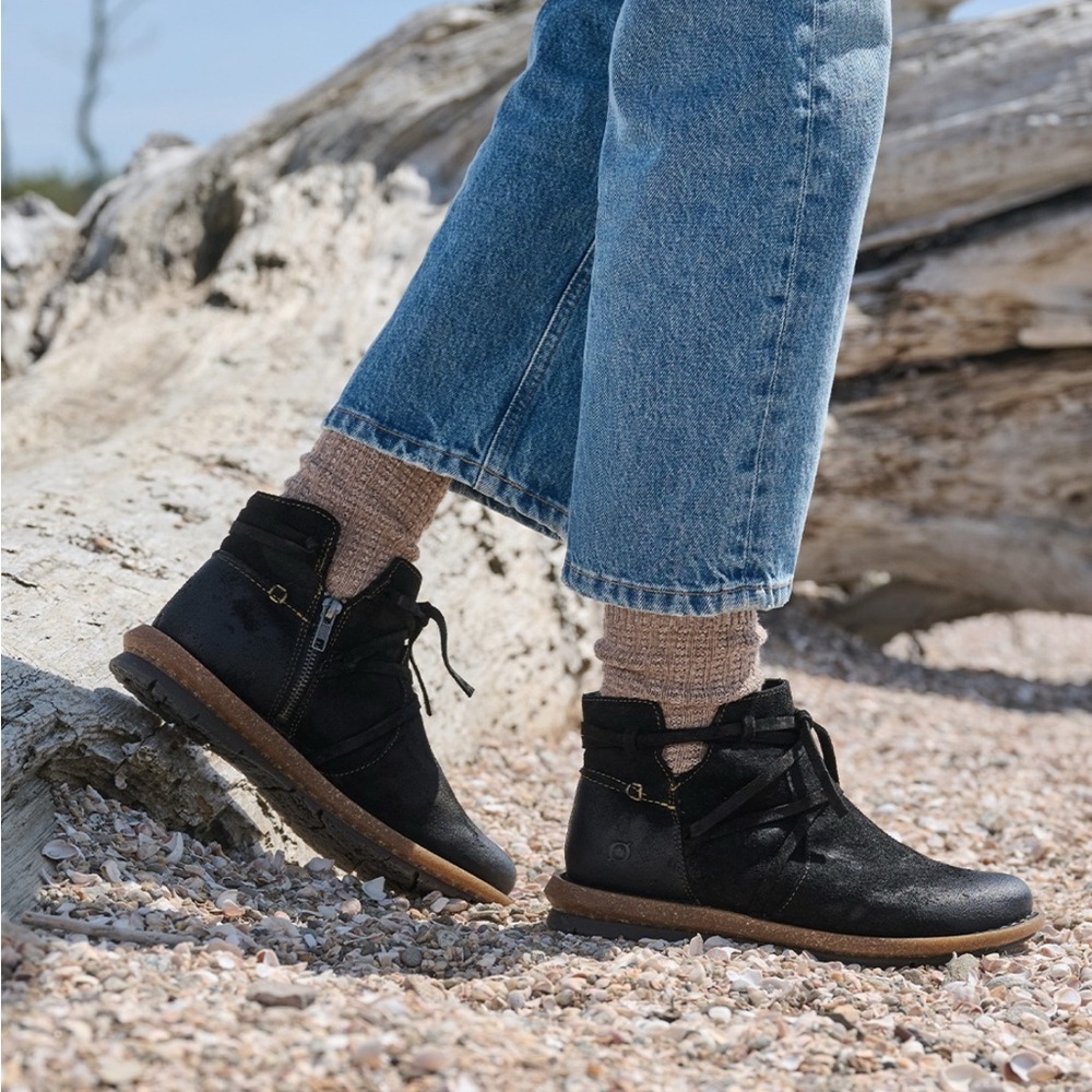 Born Tarklin Bootie in Distressed Black size 7.5